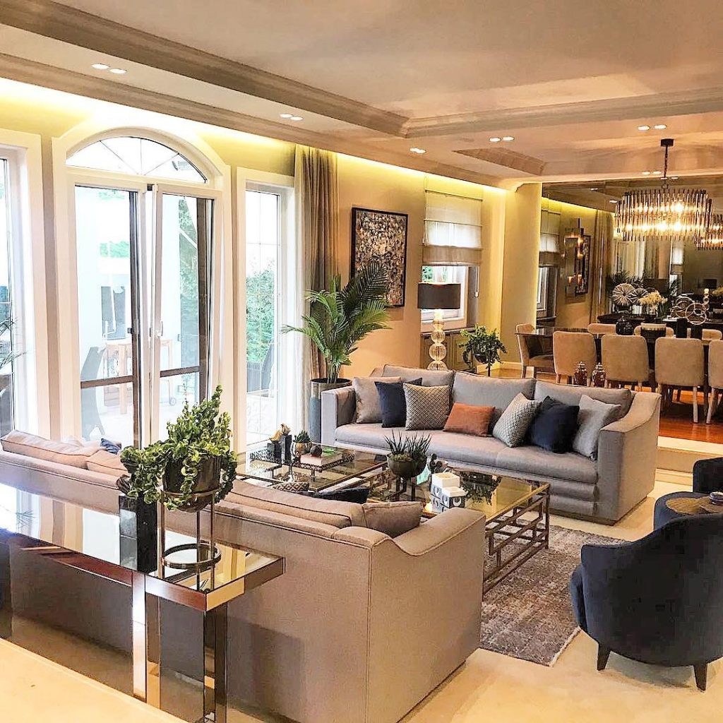 four and more 44753283_158072321817989_5183228315716149981_n