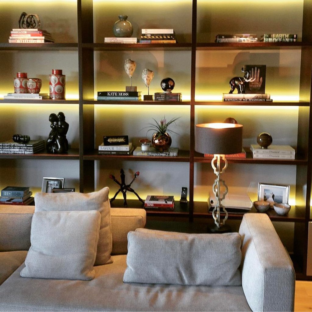 four and more15877468_1179818228800461_1330381199566176256_n